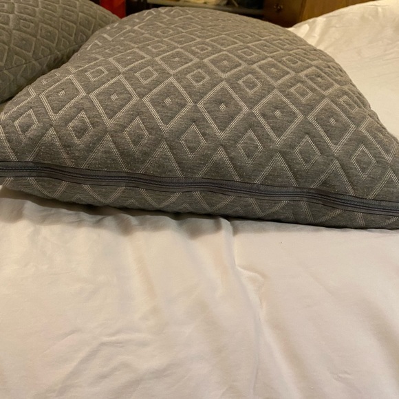 2 Luxury KING Pillows with Cooling Memory Foam - Picture 3 of 4